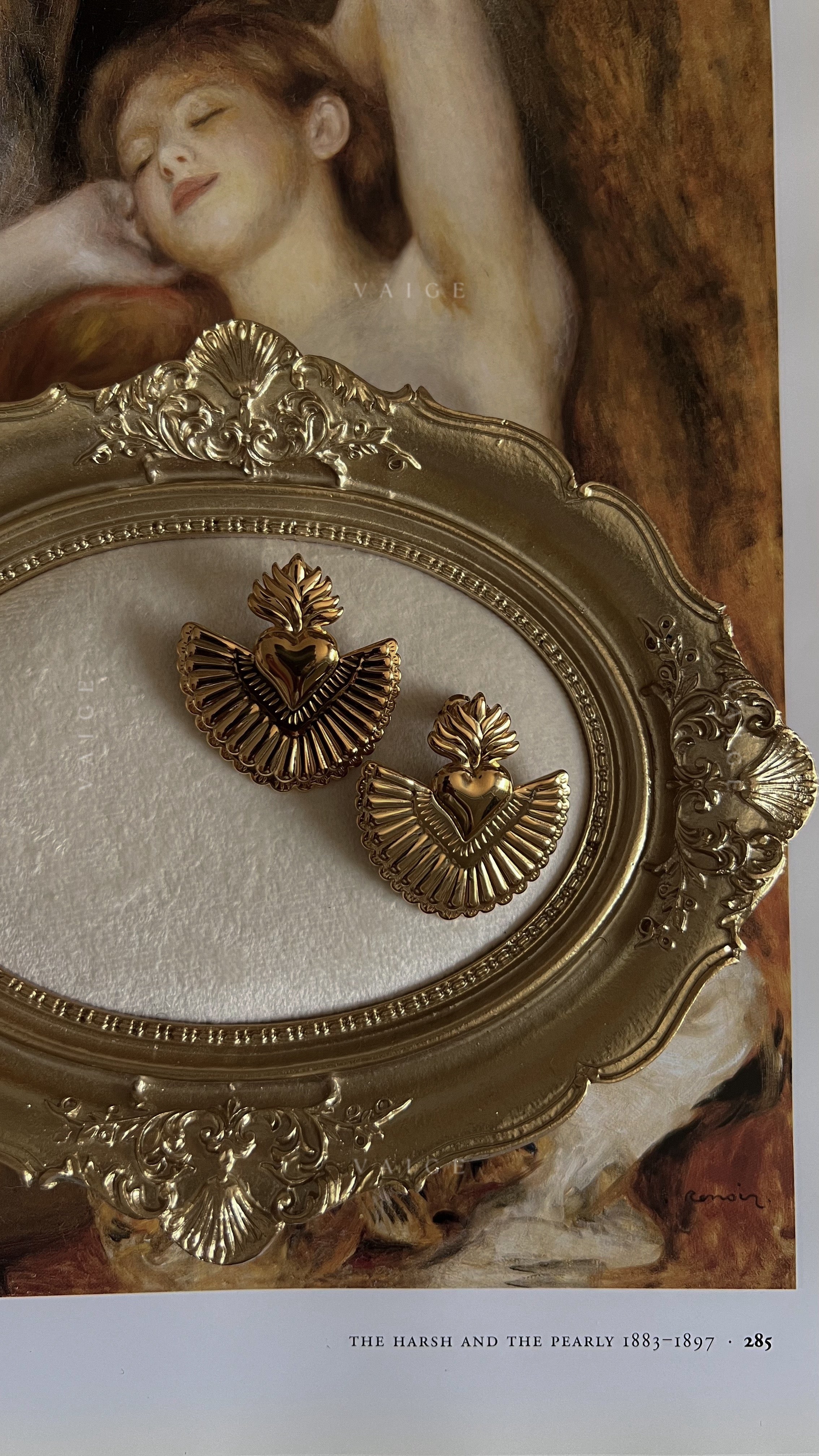 Venus heart earrings